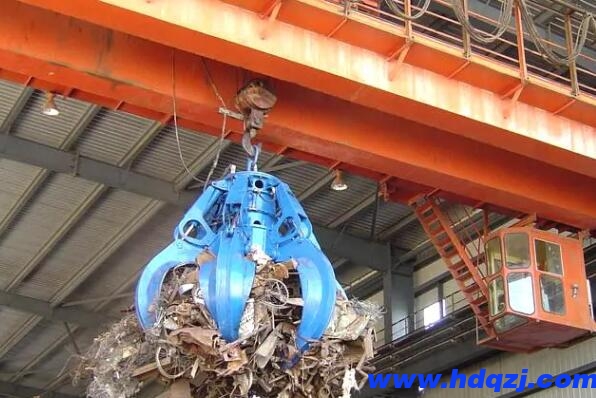 雙梁抓斗橋式起重機電動機的絕緣層構造，是根據電流量尺寸或是工作電壓多少明確?